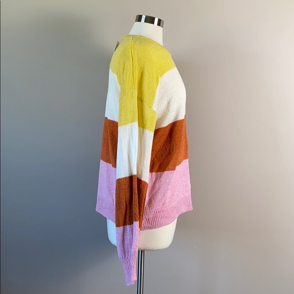 💥MAKE ME AN OFFER💥 NWTs Boutique Brand Light Weight Sweater - Picture 4 of 9